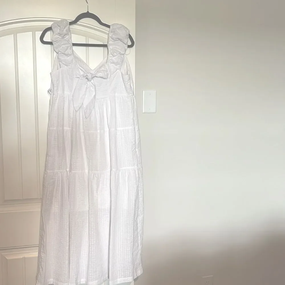 Elegant White Sleeveless Dress